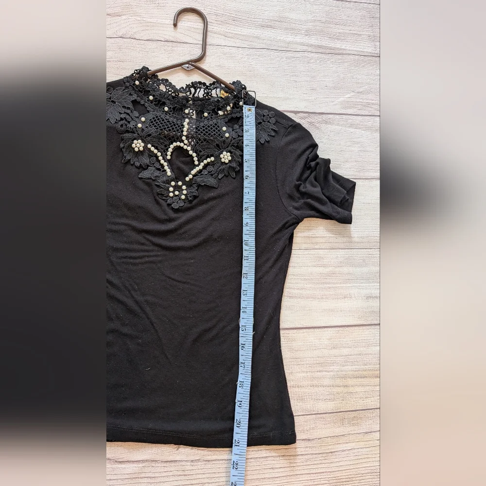 Top Chic pearl and lace embellished black short sleeve party top. Size Large - Picture 4 of 12